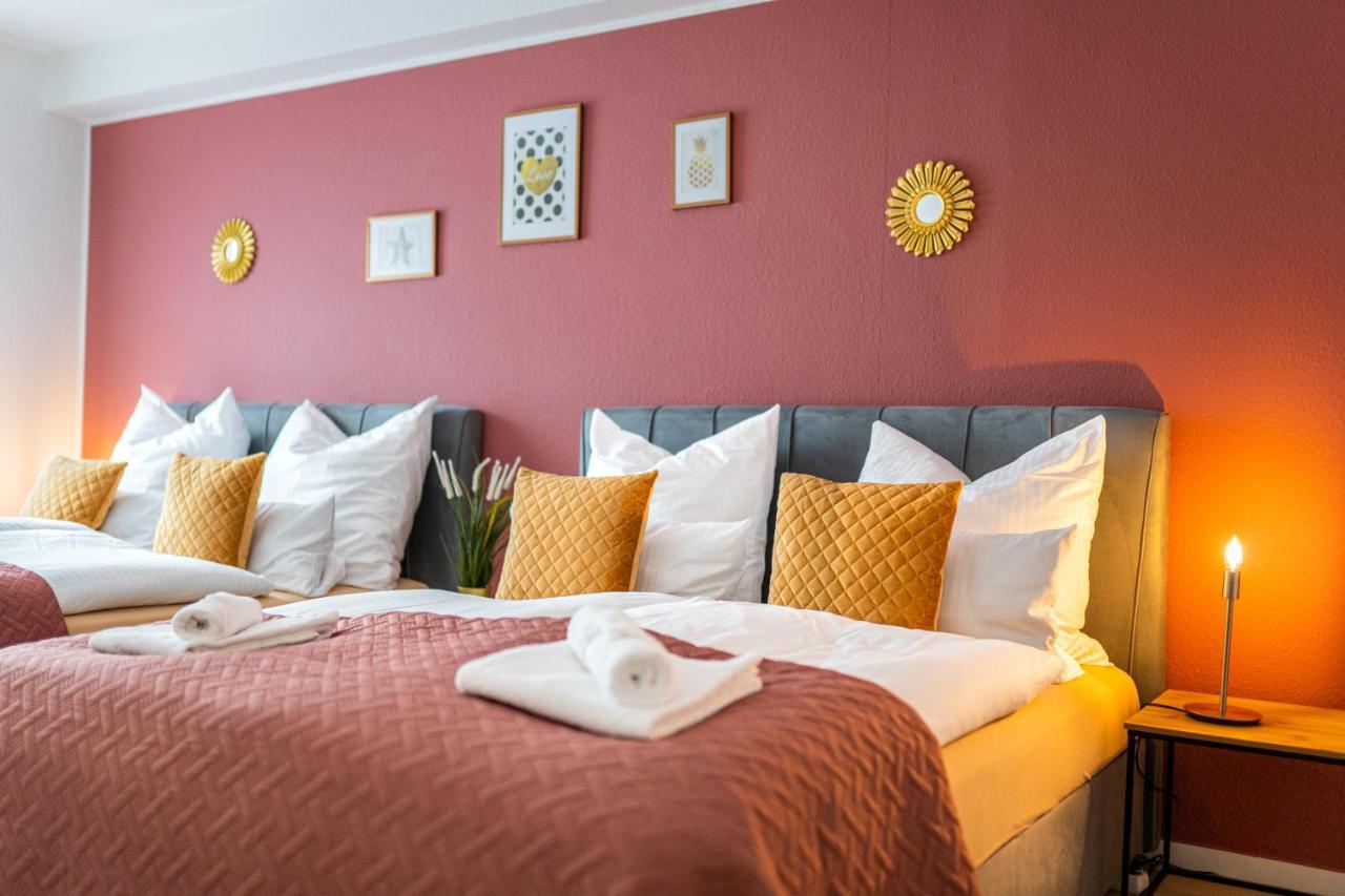 Appartement Golden Design Erdgeschoss, Familie & Business, Babybett, Buero, Fitnessecke, Naehe Messe Dus Duisburg