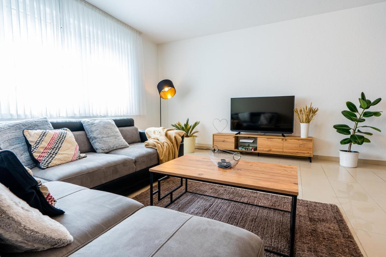 Golden Design Erdgeschoss, Familie & Business, Babybett, Buero, Fitnessecke, Naehe Messe Dus *