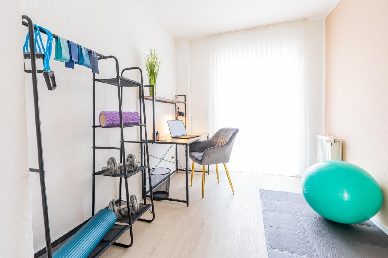 Golden Design Erdgeschoss, Familie & Business, Babybett, Buero, Fitnessecke, Naehe Messe Dus
