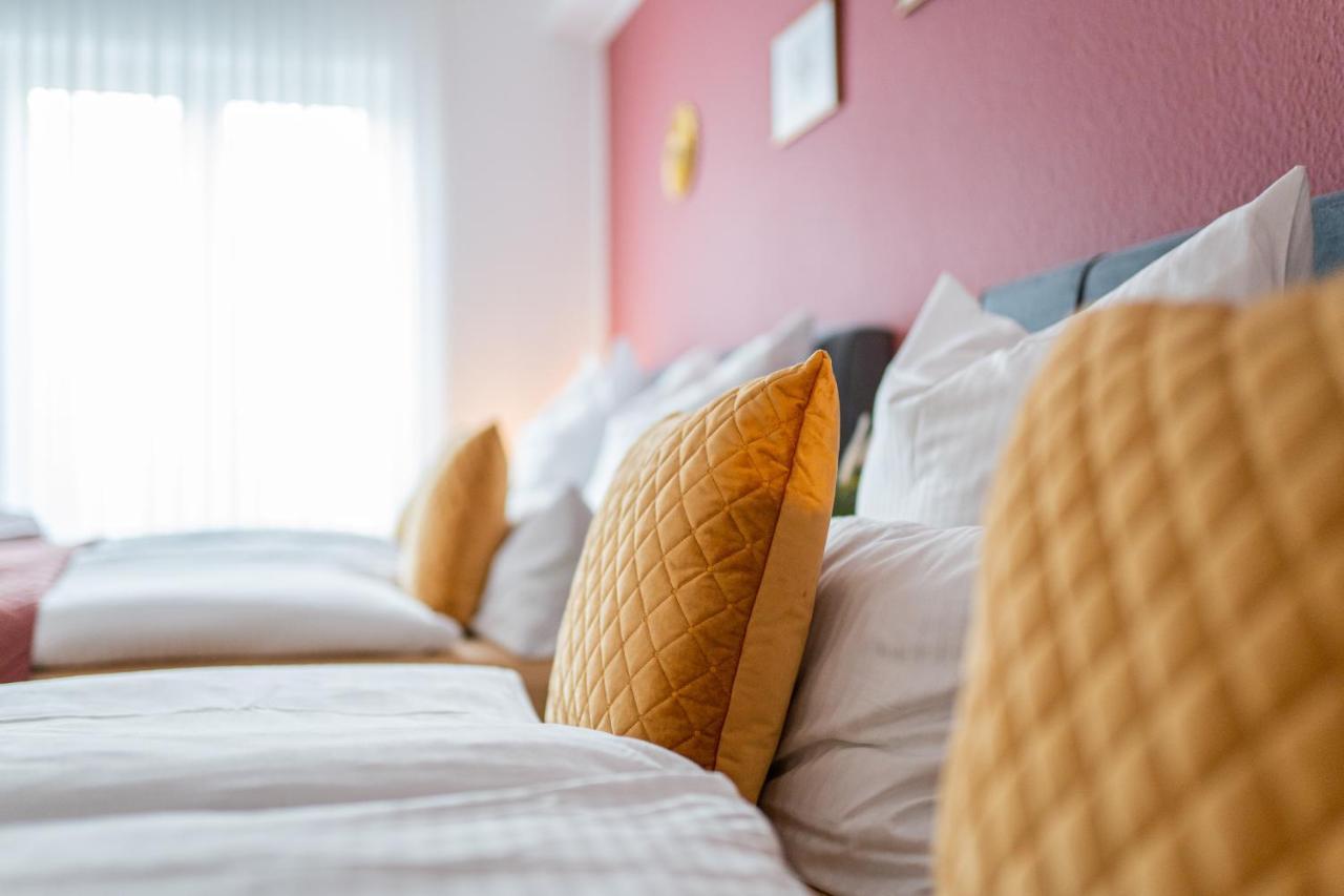 Golden Design Erdgeschoss, Familie & Business, Babybett, Buero, Fitnessecke, Naehe Messe Dus Appartement Duisburg