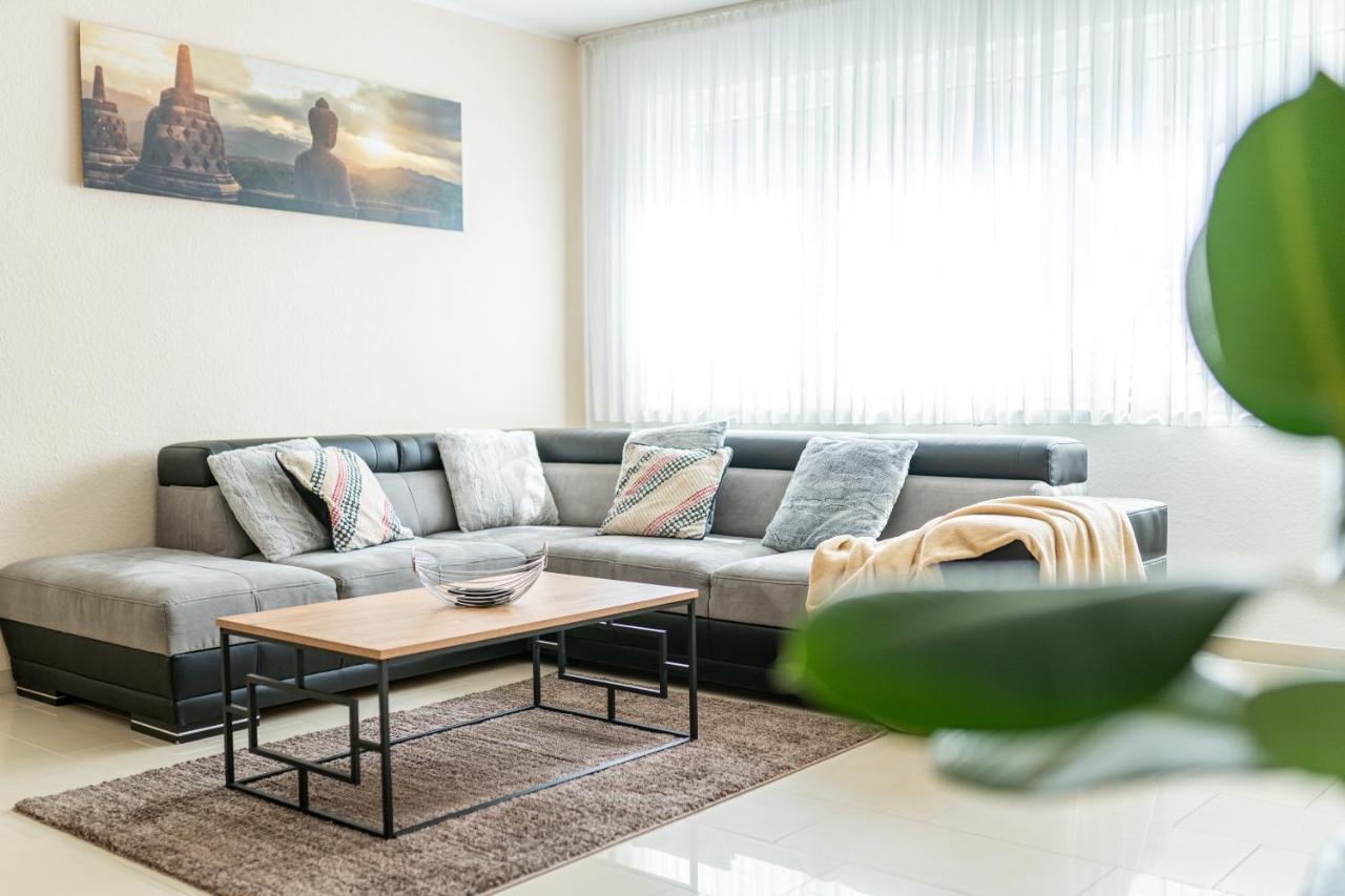 Appartement Golden Design Erdgeschoss, Familie & Business, Babybett, Buero, Fitnessecke, Naehe Messe Dus Duisburg