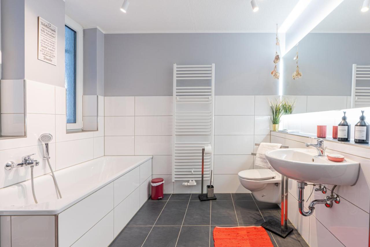 Appartement Golden Design Erdgeschoss, Familie & Business, Babybett, Buero, Fitnessecke, Naehe Messe Dus *