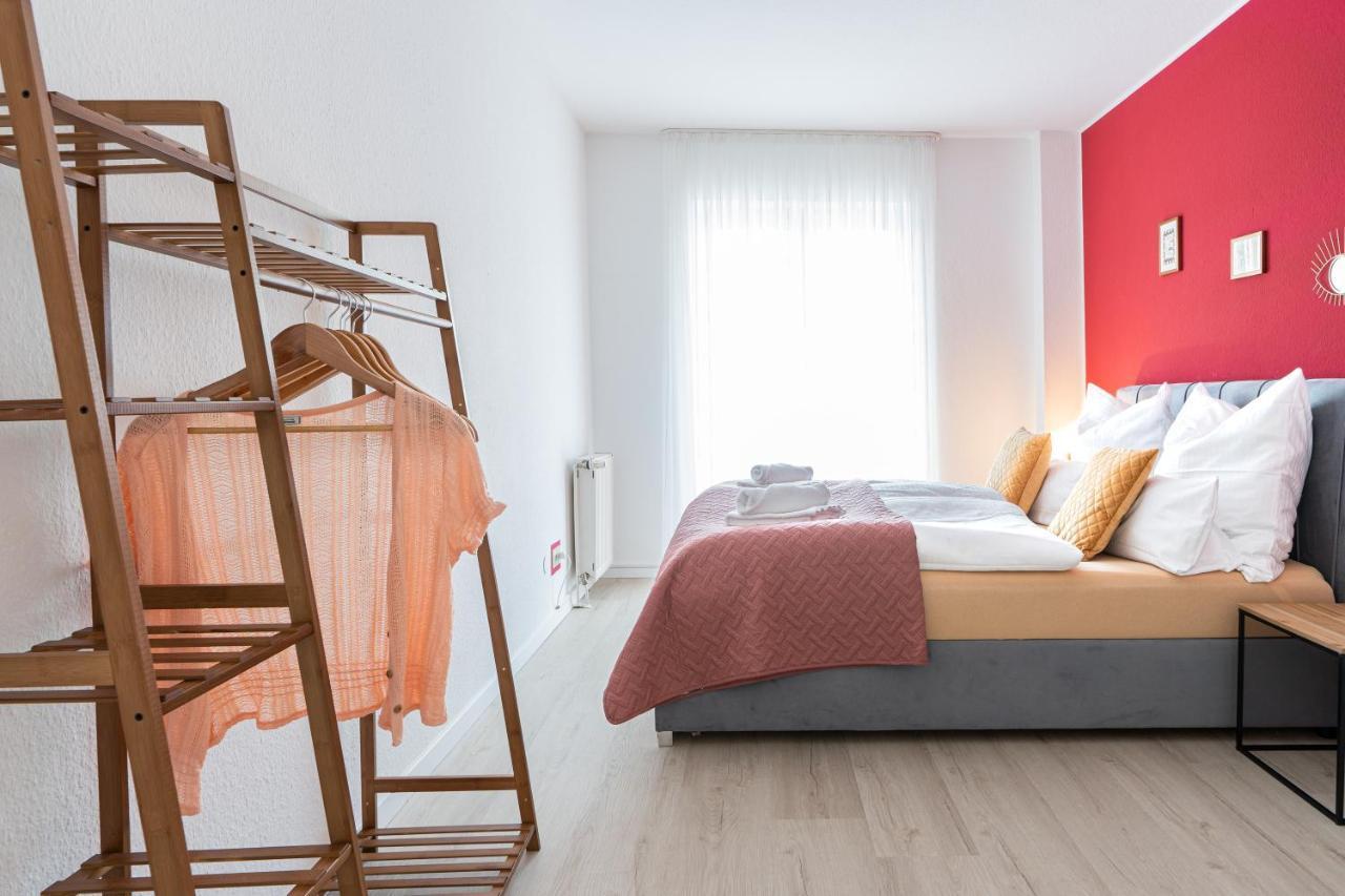 Golden Design Erdgeschoss, Familie & Business, Babybett, Buero, Fitnessecke, Naehe Messe Dus Appartement Duisburg