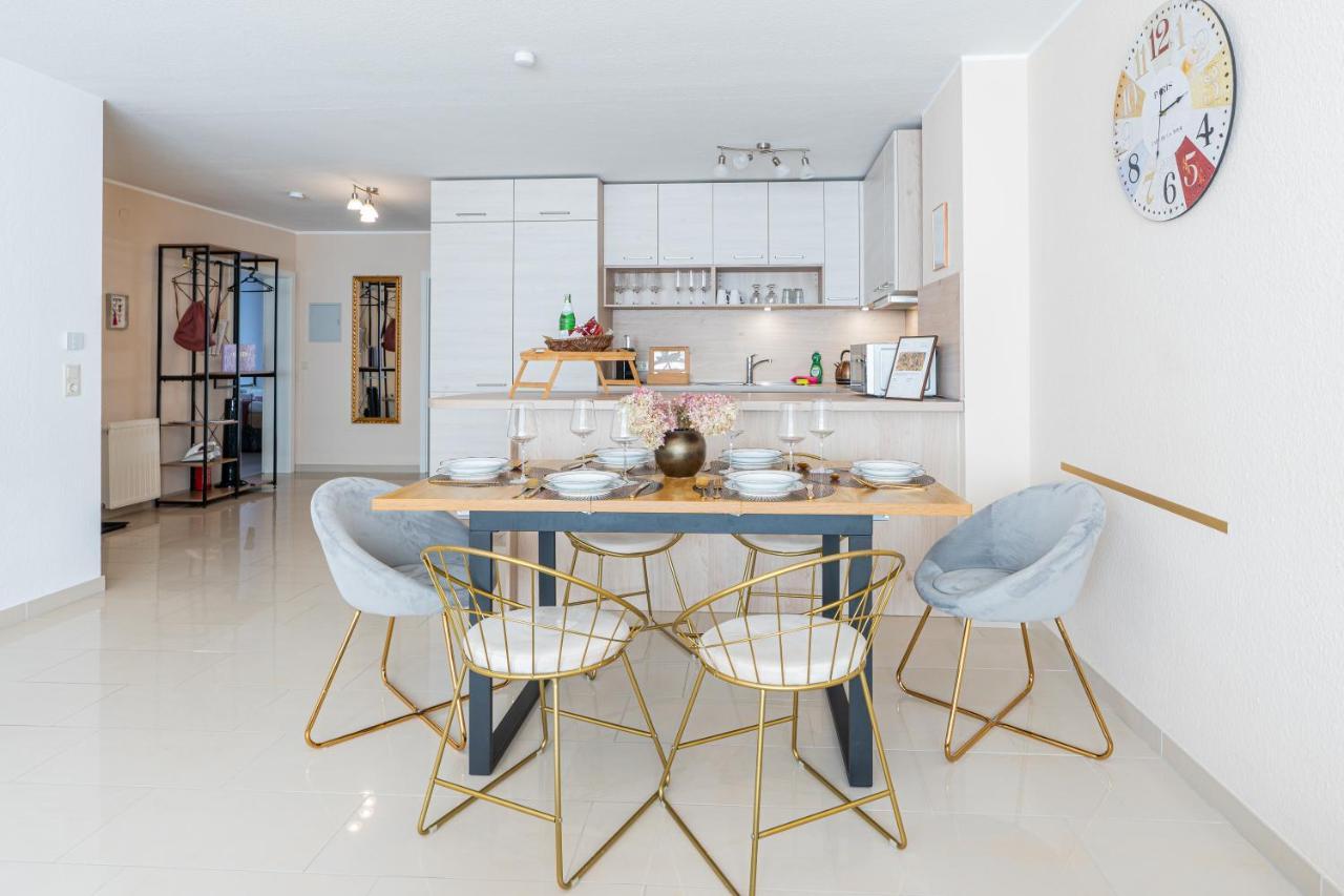 Appartement Golden Design Erdgeschoss, Familie & Business, Babybett, Buero, Fitnessecke, Naehe Messe Dus Duisburg