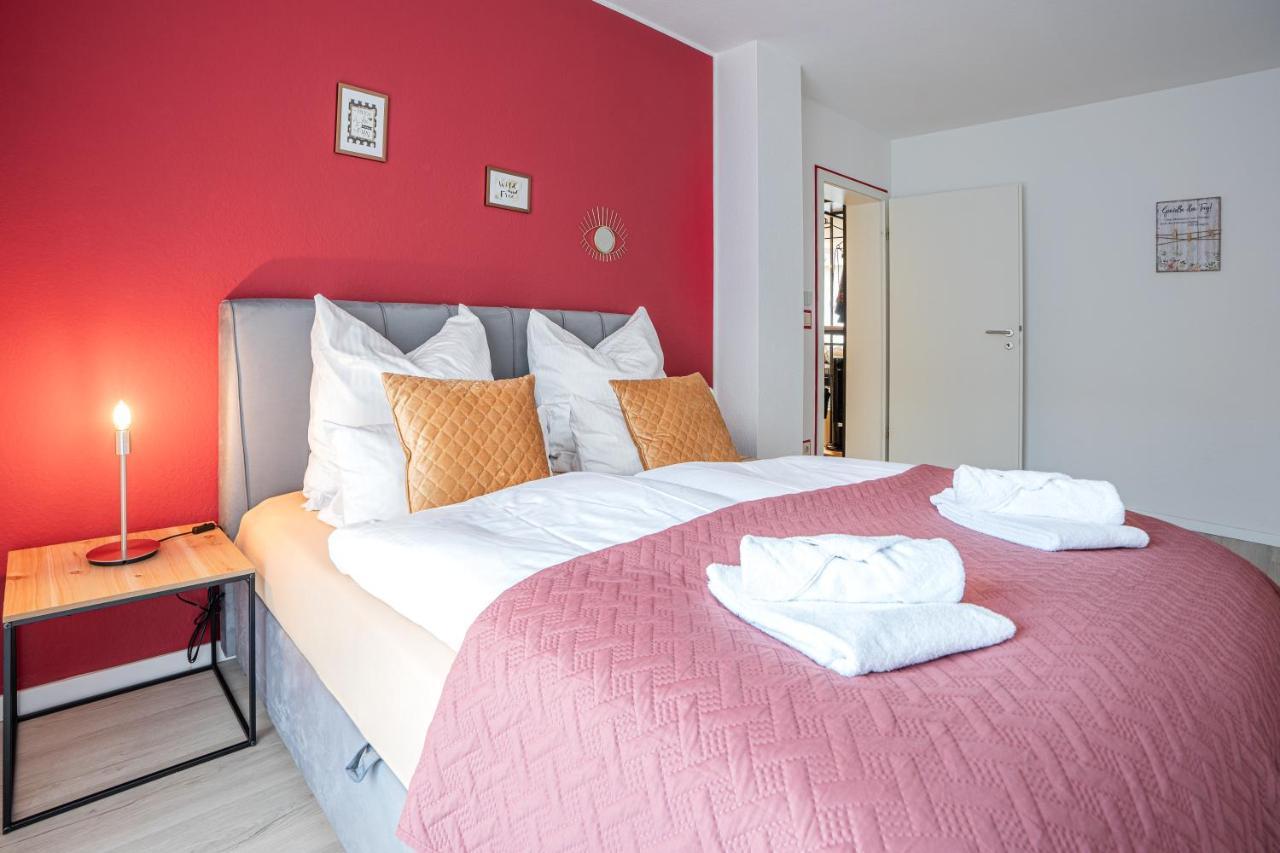 Golden Design Erdgeschoss, Familie & Business, Babybett, Buero, Fitnessecke, Naehe Messe Dus Appartement Duisburg