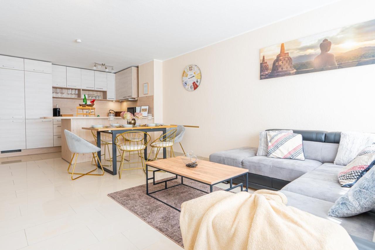 Appartement Golden Design Erdgeschoss, Familie & Business, Babybett, Buero, Fitnessecke, Naehe Messe Dus *